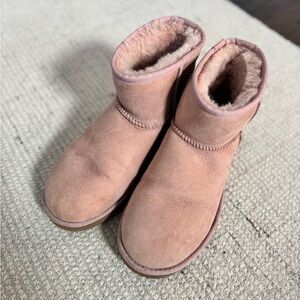 UGG Classic Mini